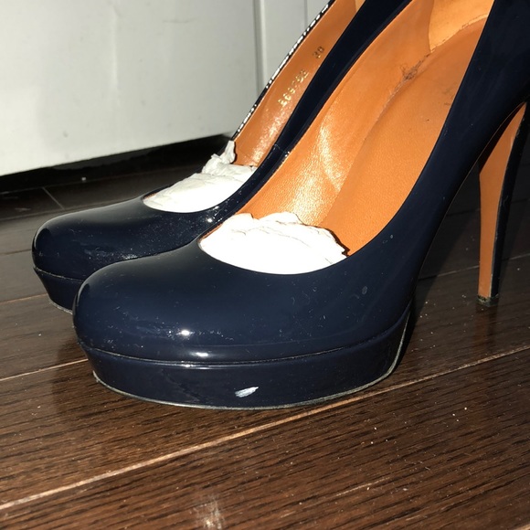 Gucci Patent Leather Pumps - Picture 4 of 8